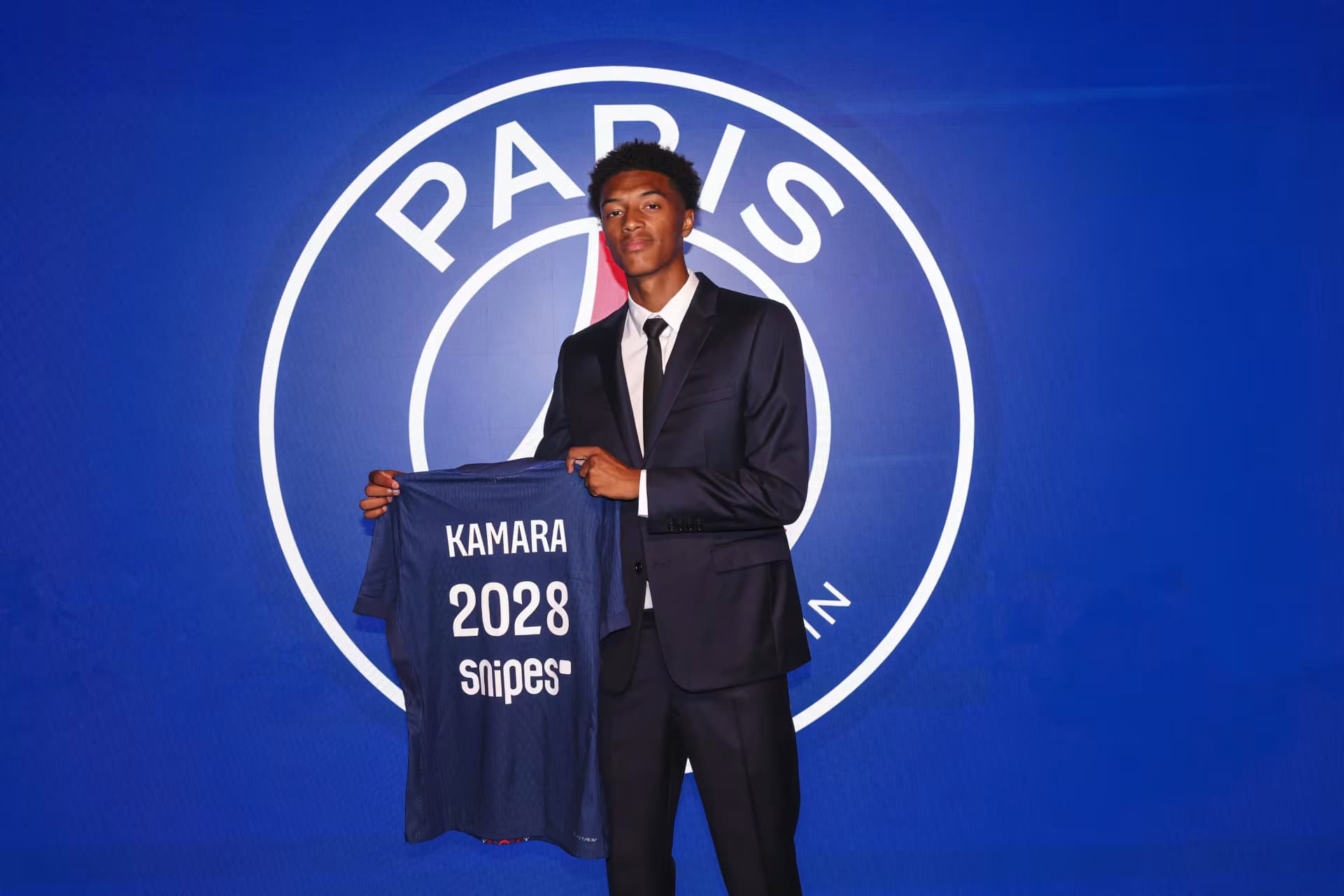 Noham Kamara prolonge l’aventure : premier contrat pro signé avec le PSG