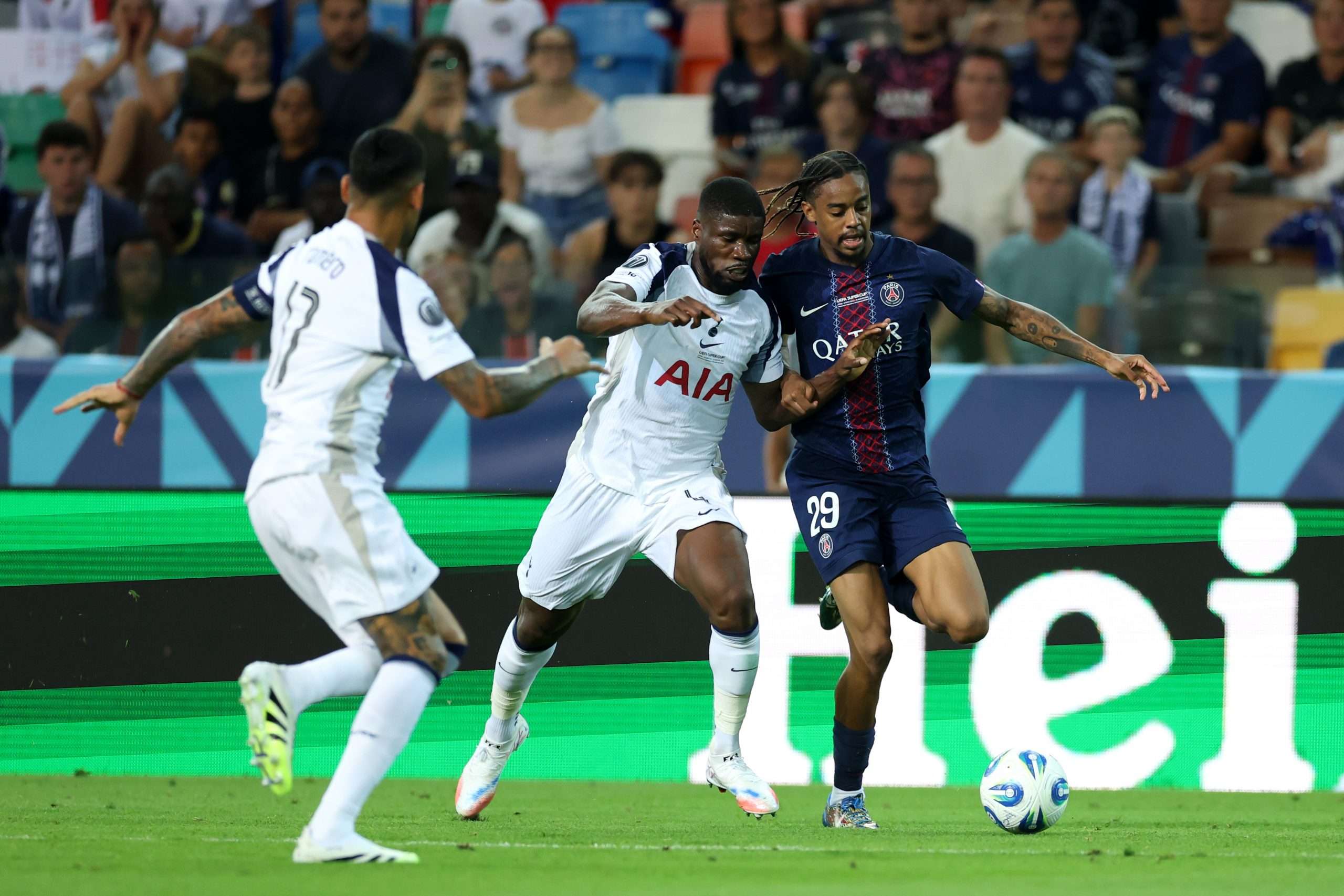 Bradley Barcola rassure : aucune blessure sérieuse après la Supercoupe d’Europe